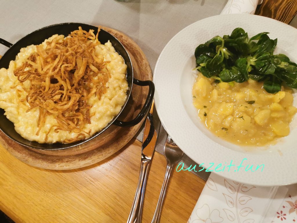 Käsespätzle mit Kartoffelsalat