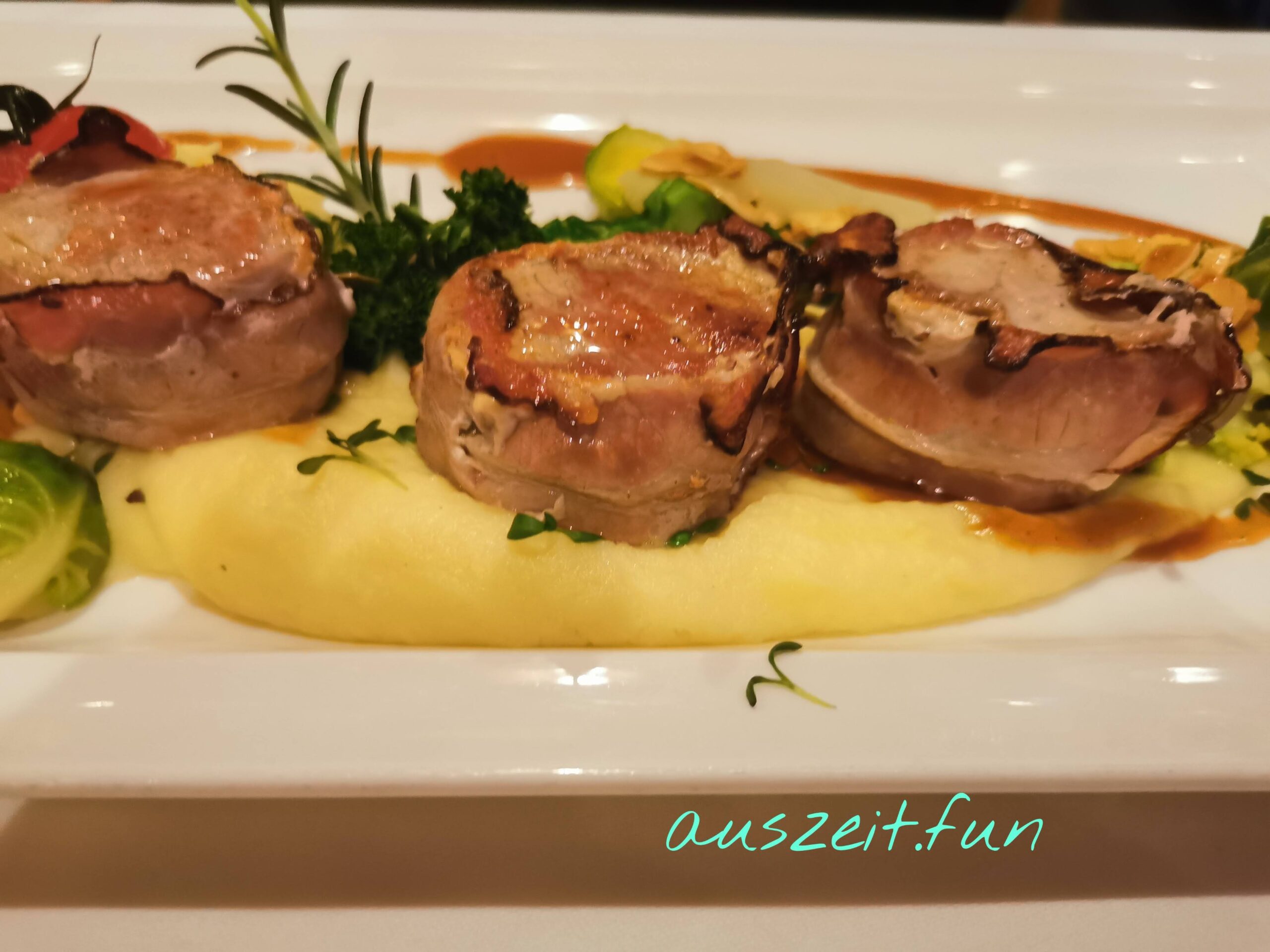 Schweinsmedaillon im Speckmantel